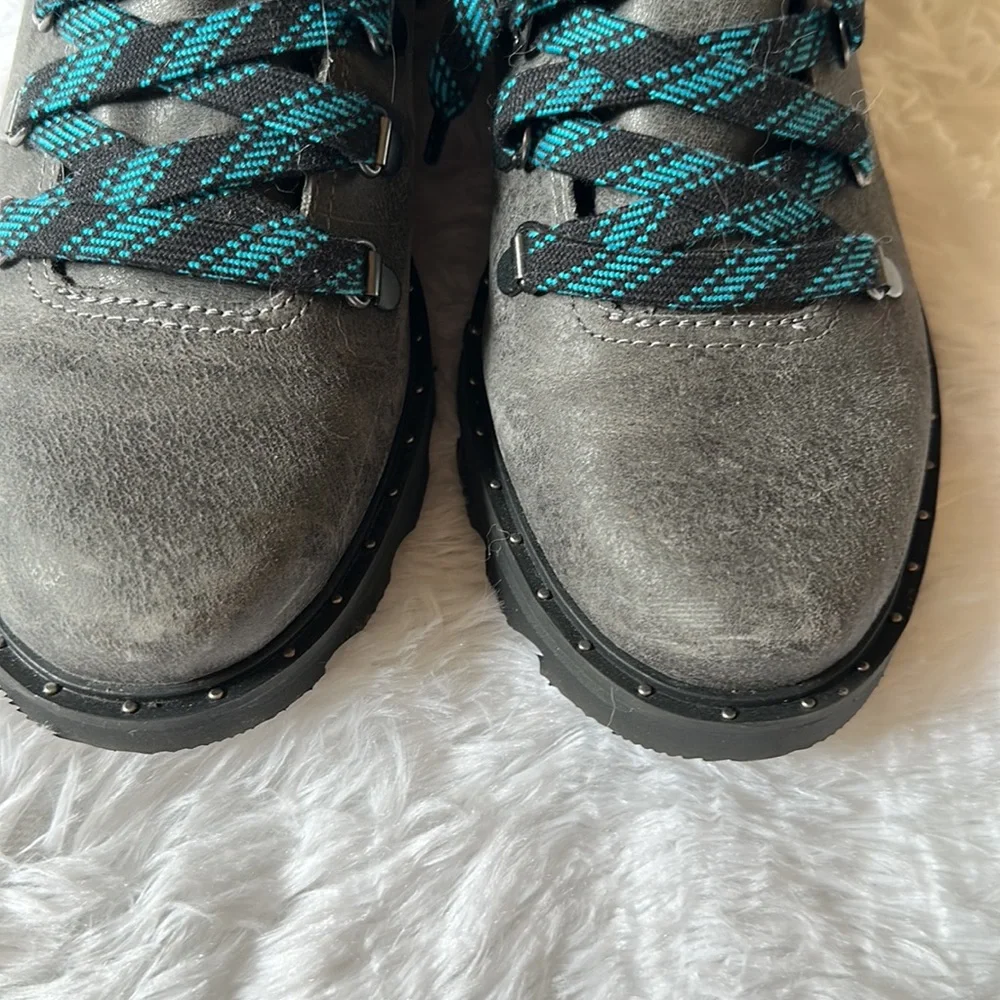 Sorel Lennox hiker in quarry - Picture 3 of 12